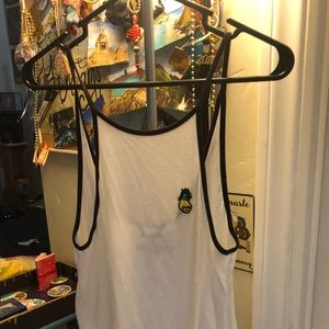 Tank with pineapple skull